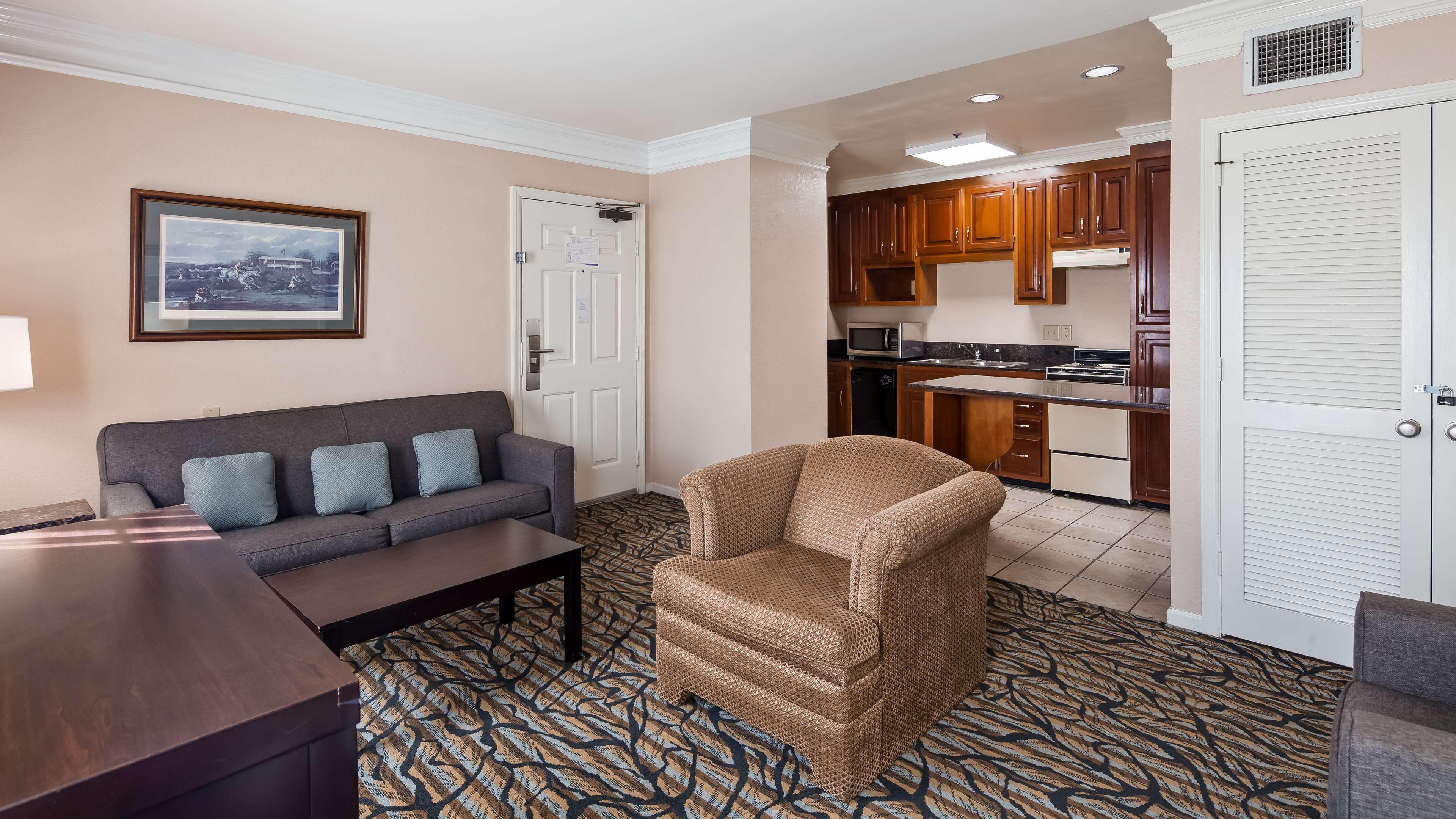 Best Western Spring Hill Inn & Suites Exterior foto