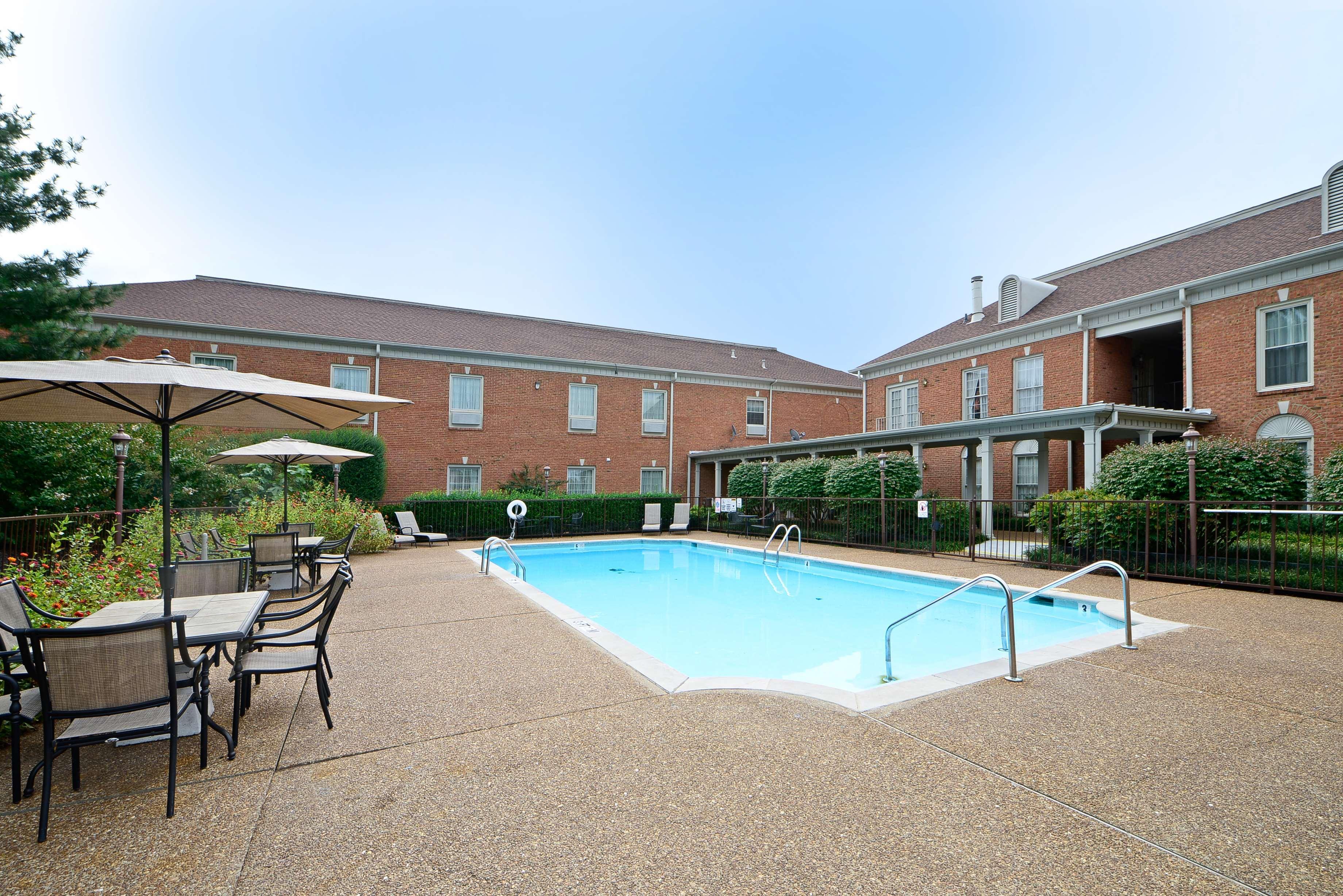 Best Western Spring Hill Inn & Suites Exterior foto